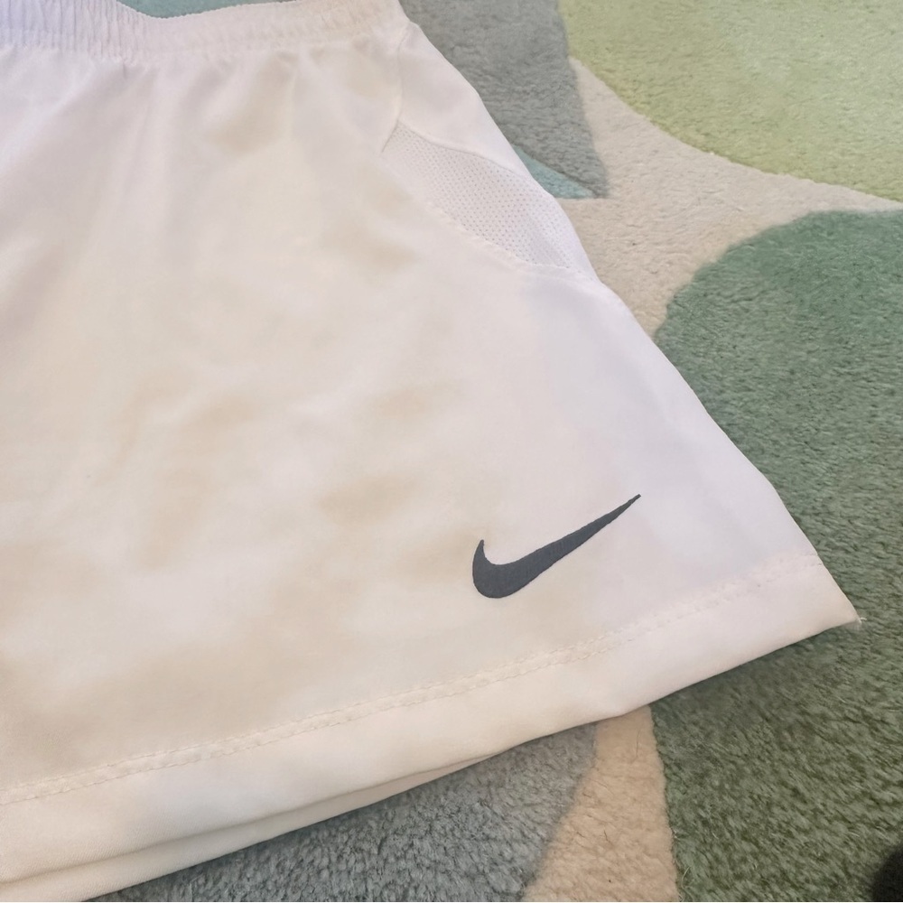Nike Womens Athletic Shorts White EUC Size Small - Picture 3 of 7